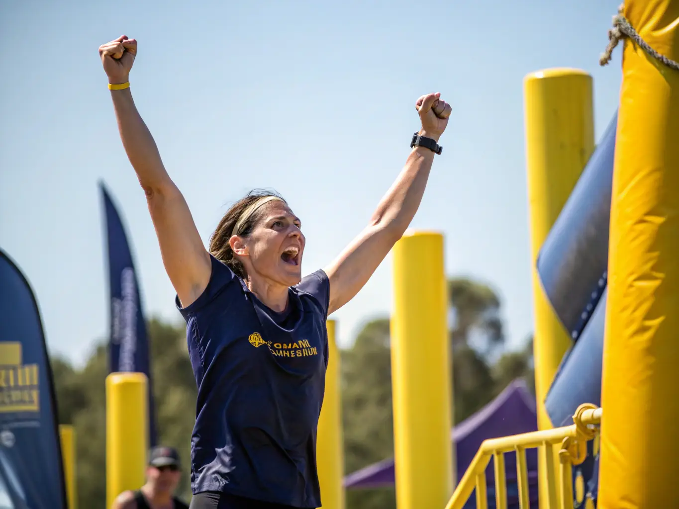 A person achieving a personal goal during a fitness class, symbolizing personal development and the supportive environment provided by 40 ANS ASCL.